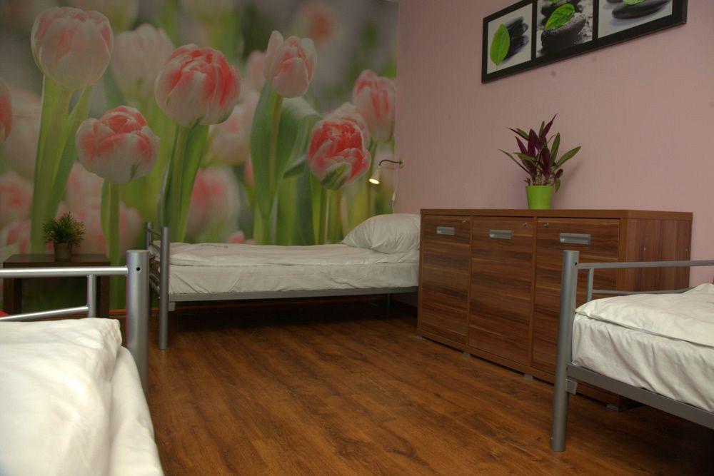 Hostel Krokodyl Варшава Екстериор снимка