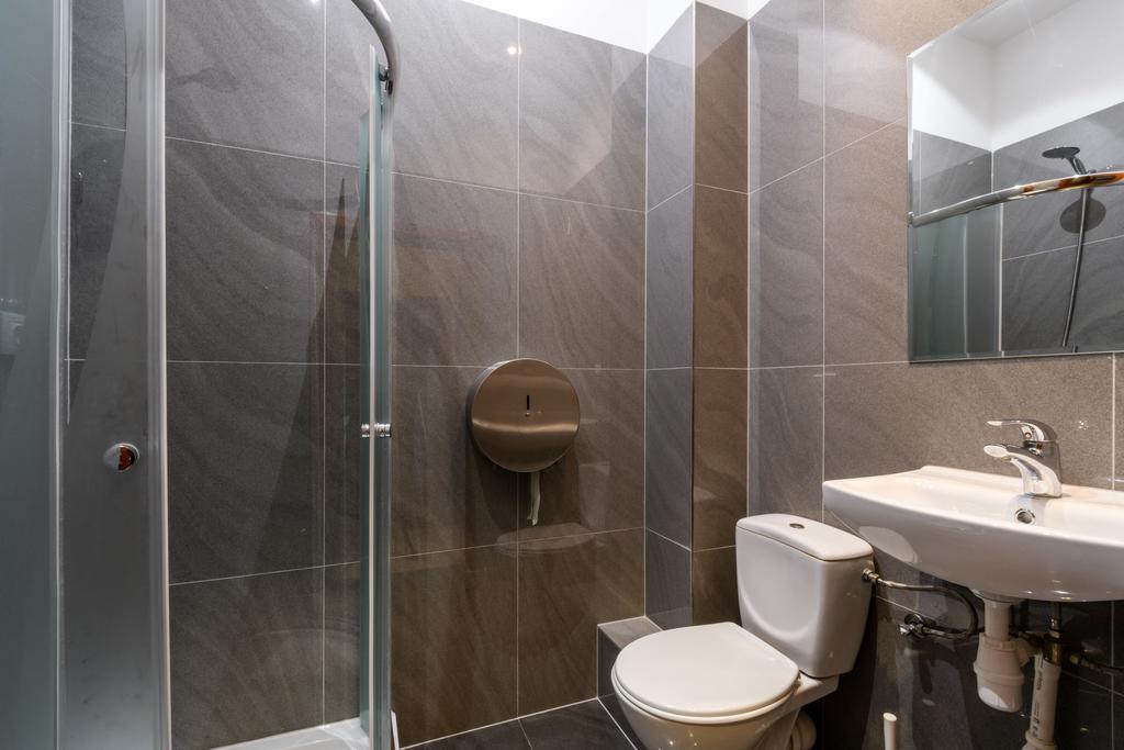 Hostel Krokodyl Варшава Екстериор снимка