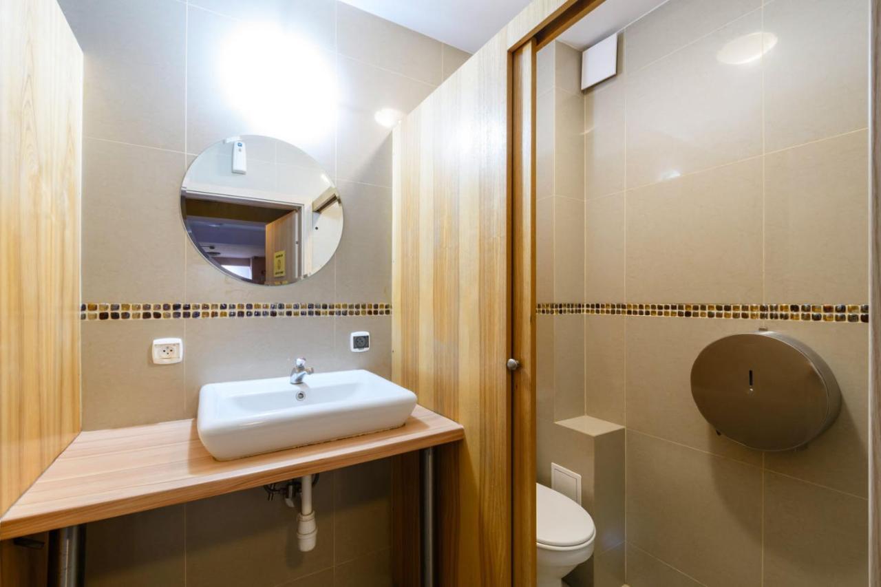 Hostel Krokodyl Варшава Екстериор снимка