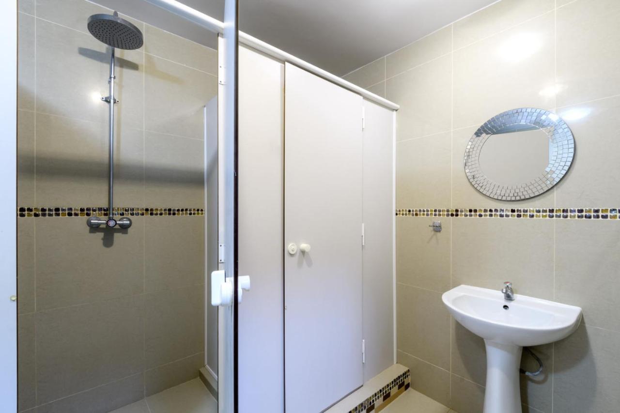 Hostel Krokodyl Варшава Екстериор снимка